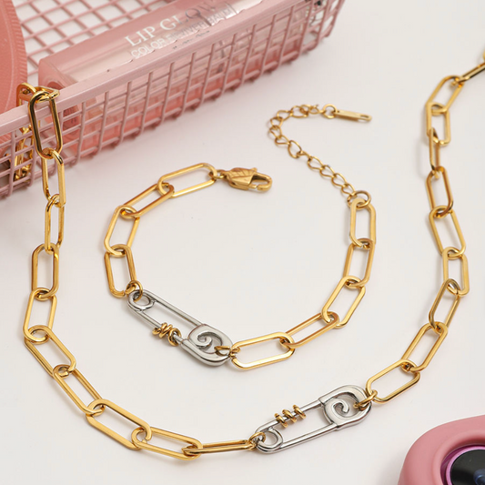 Interlocking Safety-Pin Motif Chain Set